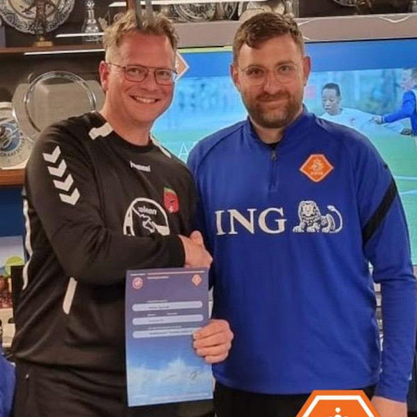 Jeugdtrainers DSS'14 behalen KNVB trainersdiploma